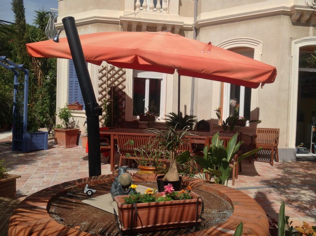 A L'Ombre Du Cedre Hotel Hyeres Exterior photo